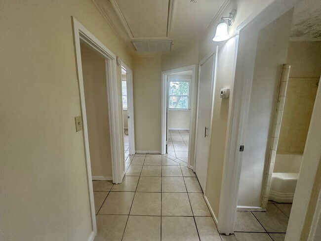Building Photo - 3 Bedroom Home close to VSU!