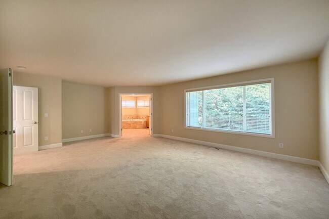Building Photo - 5Bd/2.75Ba Sammamish Home