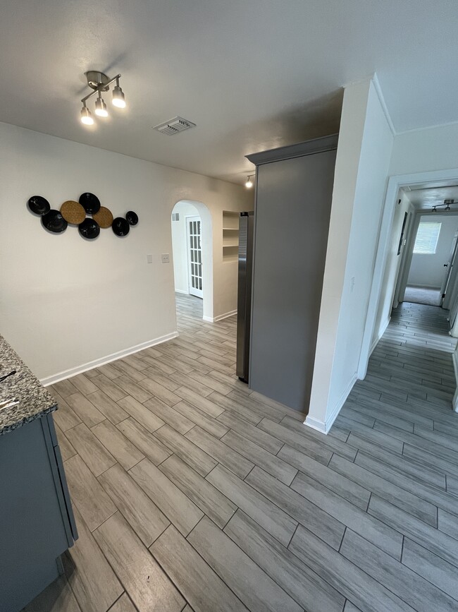 Building Photo - 5420 Lido St