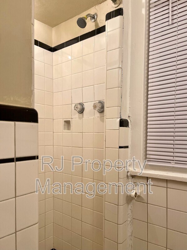 Building Photo - 1267 Englewood St