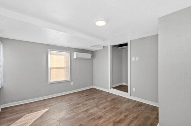 Building Photo - 2701-2703 Oakley Way (Full Service)