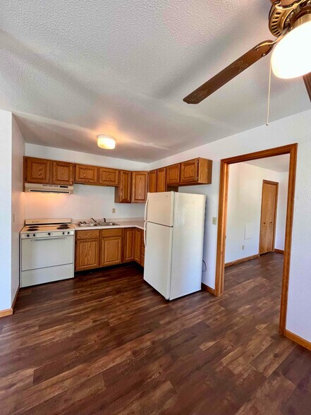 Building Photo - 104 High St