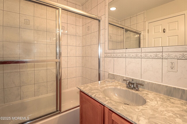 Building Photo - 105 Adamecs Way