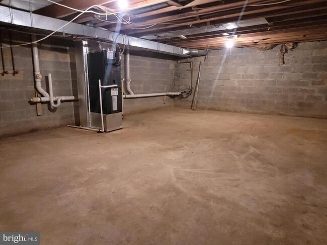 Building Photo - 31 Lamplighter Ln