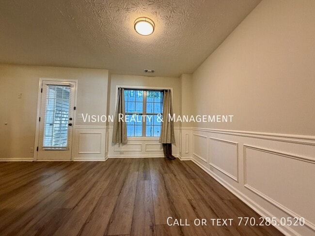 Building Photo - 2084 Manhattan Pkwy