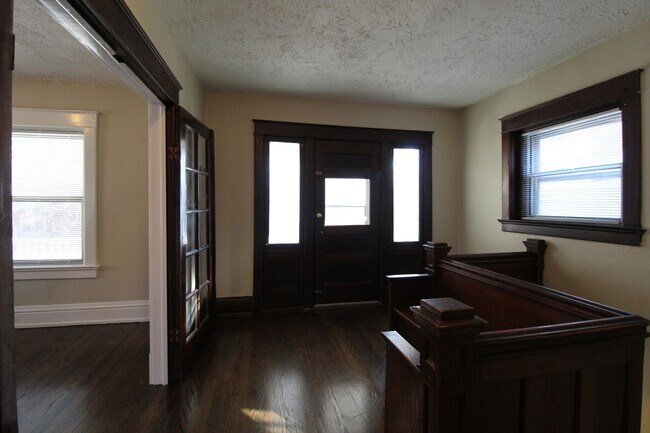 Building Photo - February FREE On This Spacious 2 Bedroom Duplex by KU MED