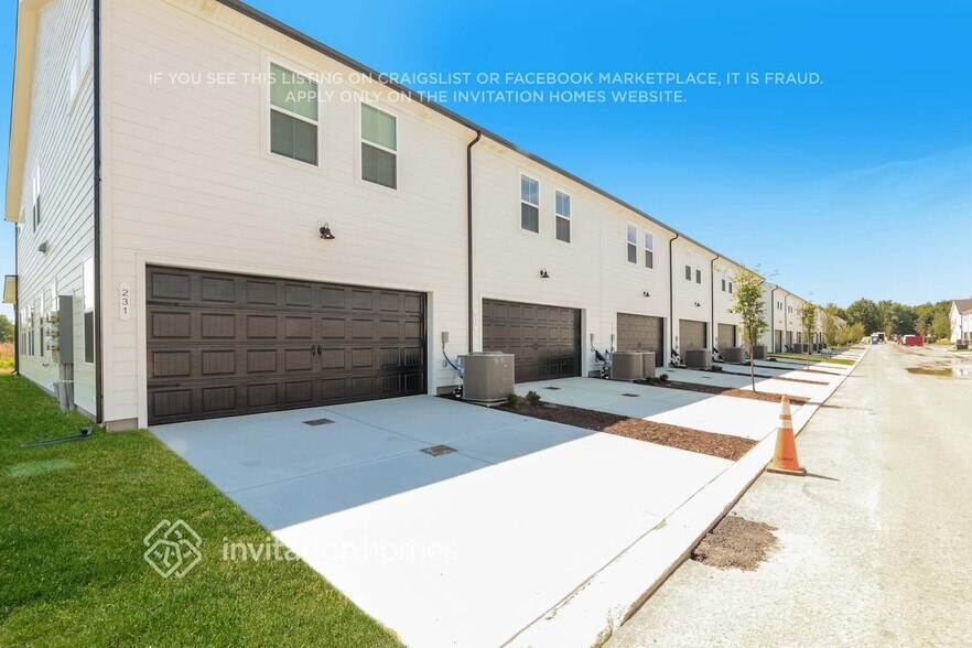 Building Photo - 231 River Rock Dr