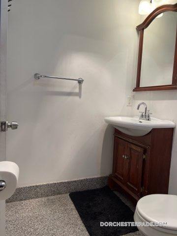 Building Photo - 600 Columbia Rd