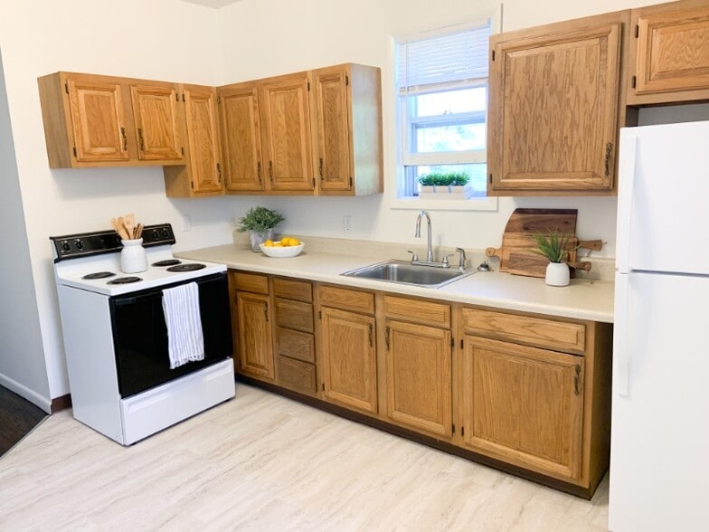 Building Photo - 109 W Maple St