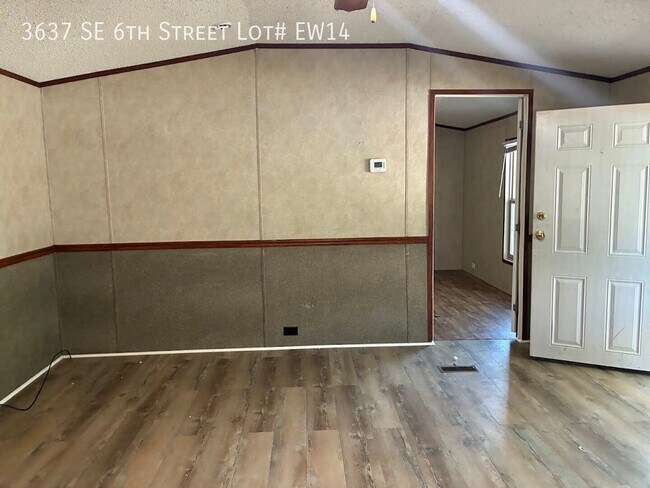 Building Photo - 3637 SE 6th St