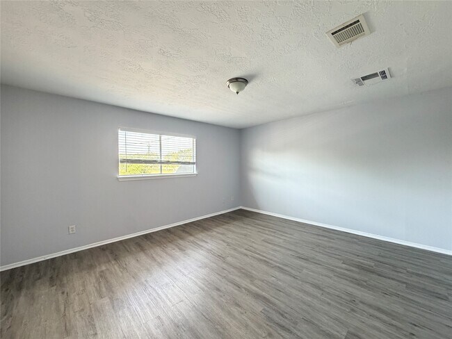 Building Photo - 11545 Beechnut St