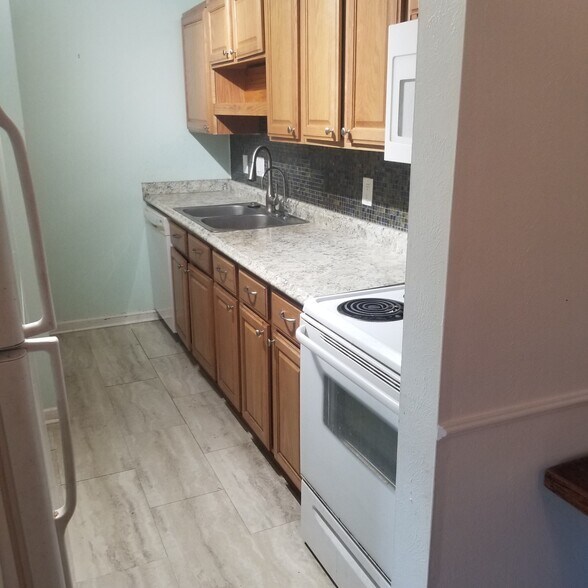 Kitchen - 8060 Niwot Rd