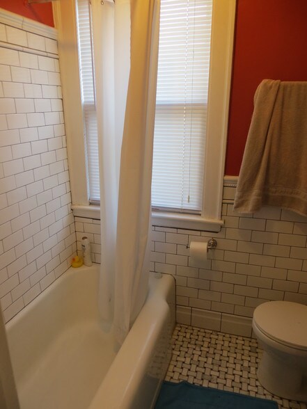 Newer vintage kithen with subway and mosaic - 1818 Pleasant St