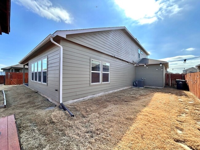 Building Photo - 208 Otter Rd