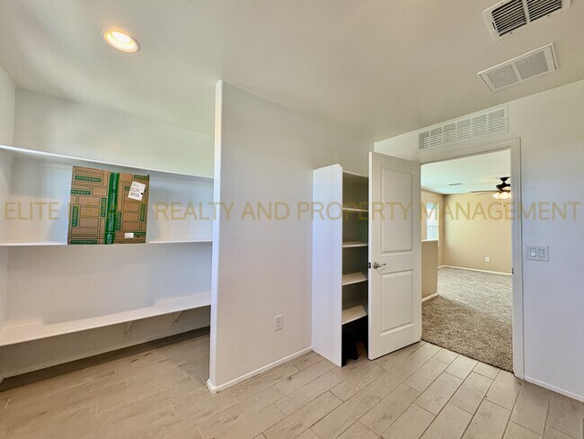 Building Photo - 7654 S Via Casa De Campo