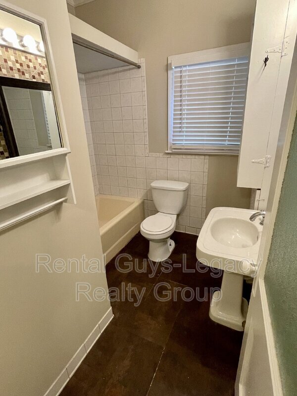 Building Photo - 2327 College St