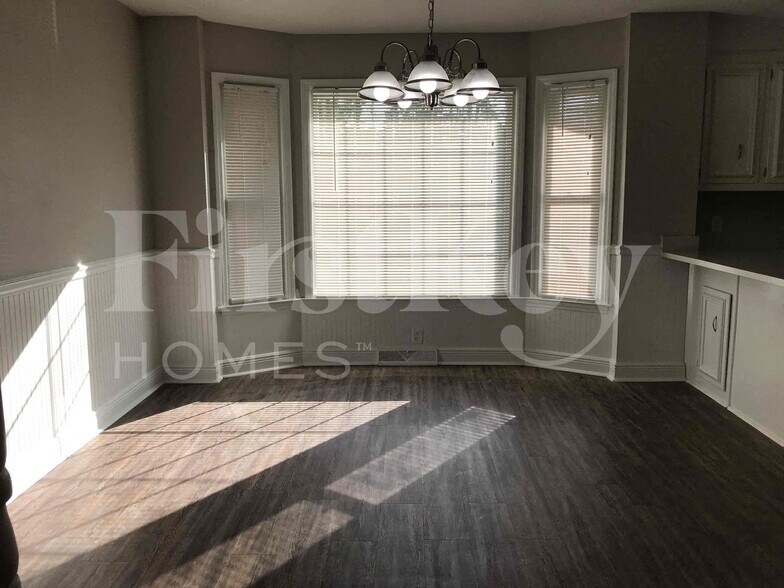 Building Photo - 141 Ponderosa Dr