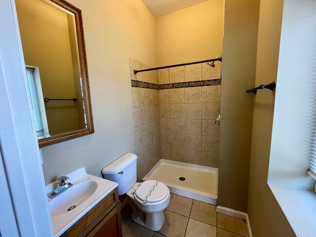 Building Photo - 105 W Market St