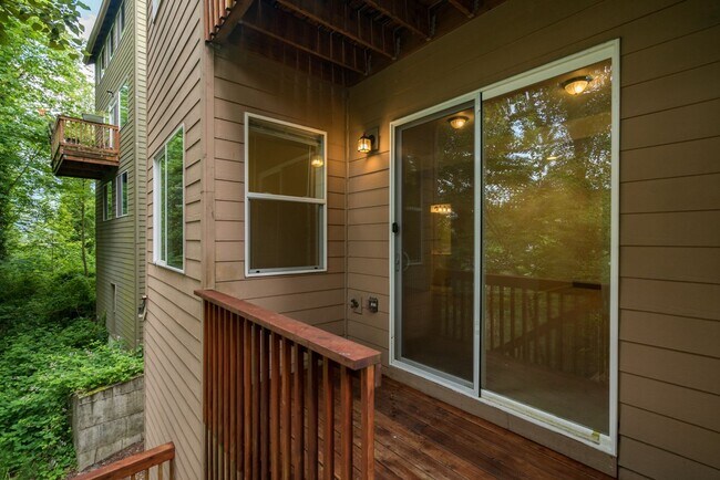 Building Photo - 4920 SW Slavin Rd