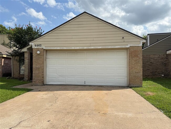 Primary Photo - 4462 Yupon Ridge Dr
