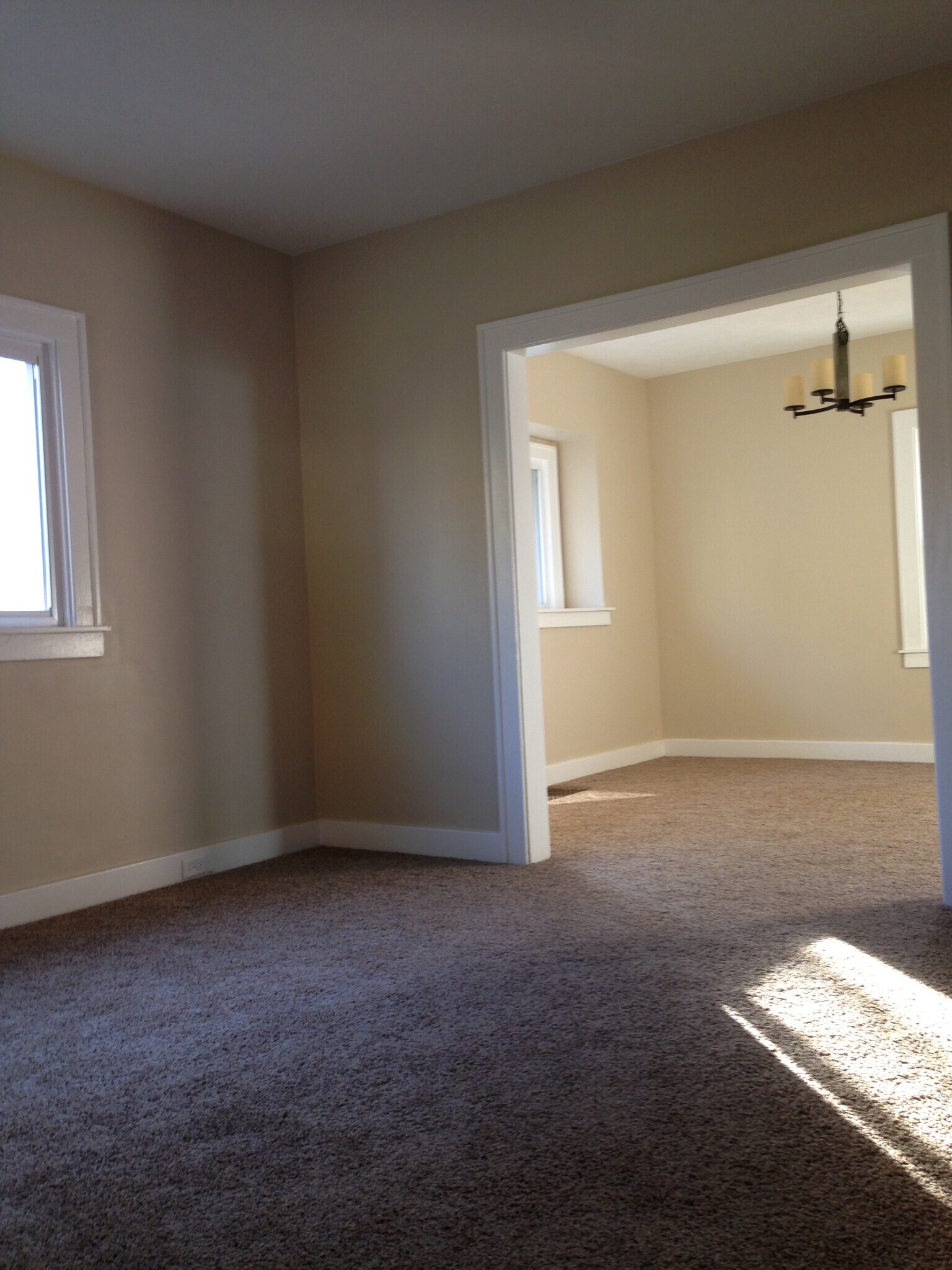 Building Photo - 821 Diamond Ave NE