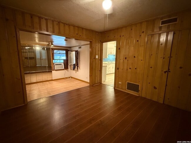 Building Photo - 374 Meredith Dr