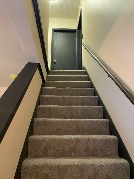 Building Photo - 824 Russell Ave N