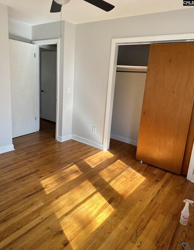 Building Photo - 5443 Oakcrest Rd