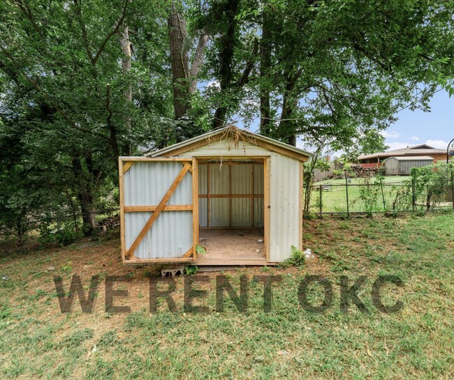 Building Photo - 3016 Shadybrook Dr