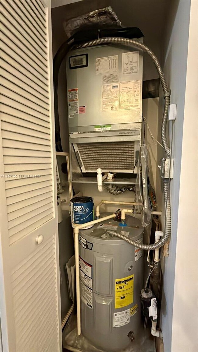 Building Photo - 6831 SW 44th St