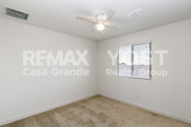 Building Photo - Big Space, Big Backyard, Big Move in special!