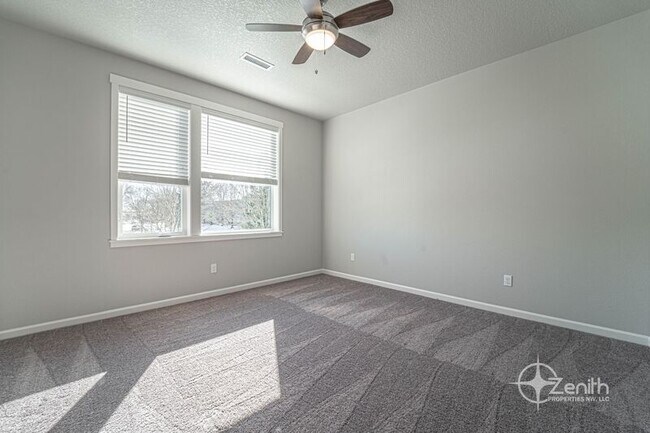 Building Photo - 16327 NE 21st St