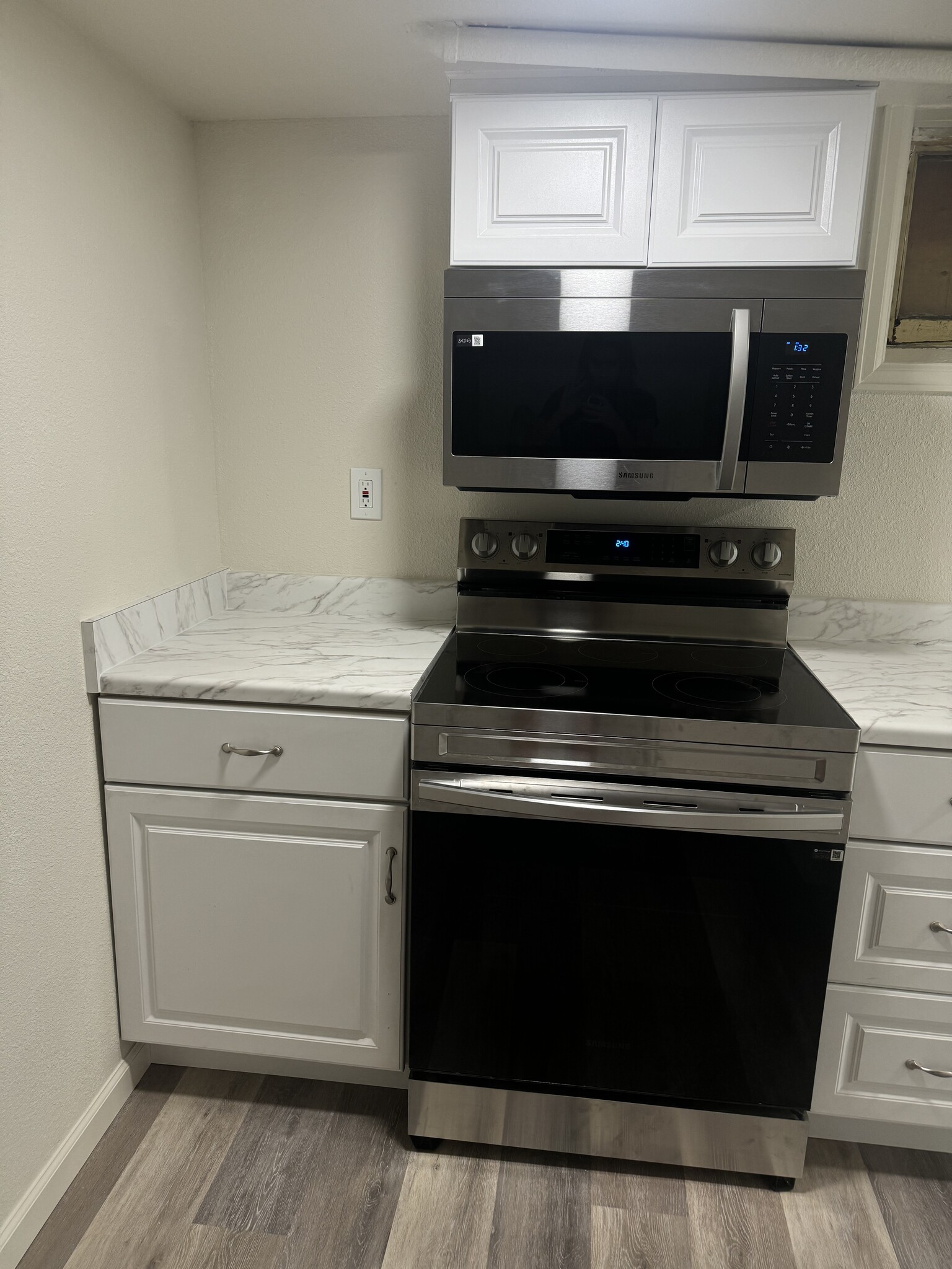 Building Photo - 3000 S Acoma St