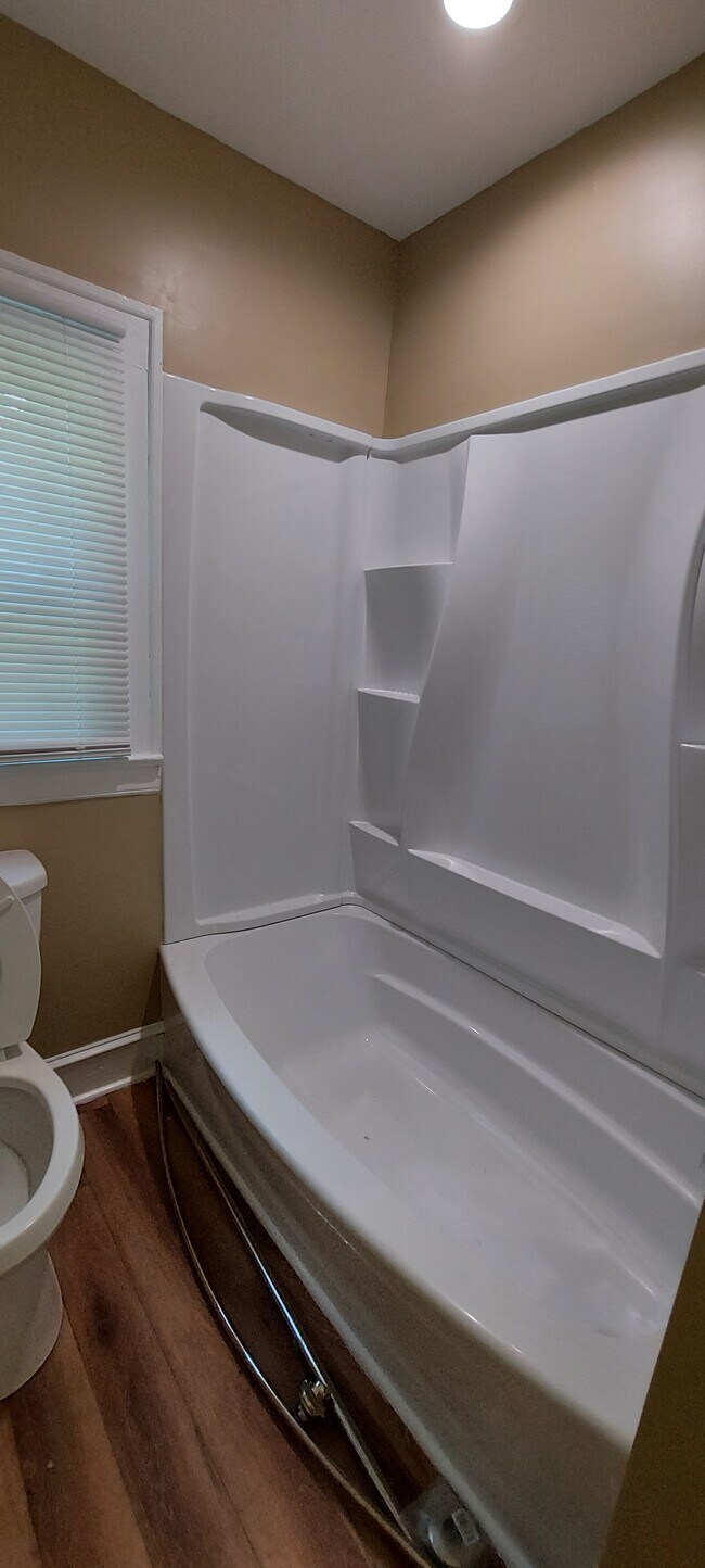 Bathroom - 2916 Woodleigh St