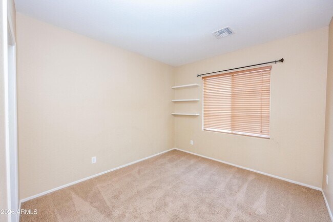 Building Photo - 2023 W Shackleton Dr