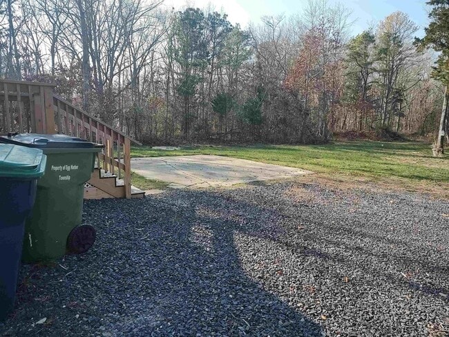 Building Photo - 3005 Fernwood Ave