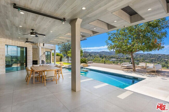 Building Photo - 3911 Cody Rd