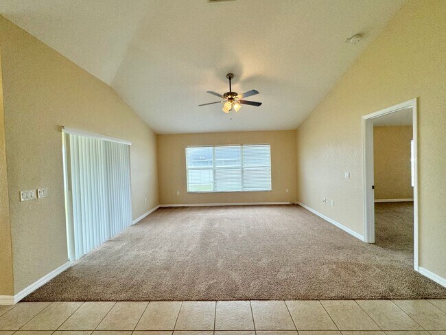 Building Photo - Gated Community of Mandolin