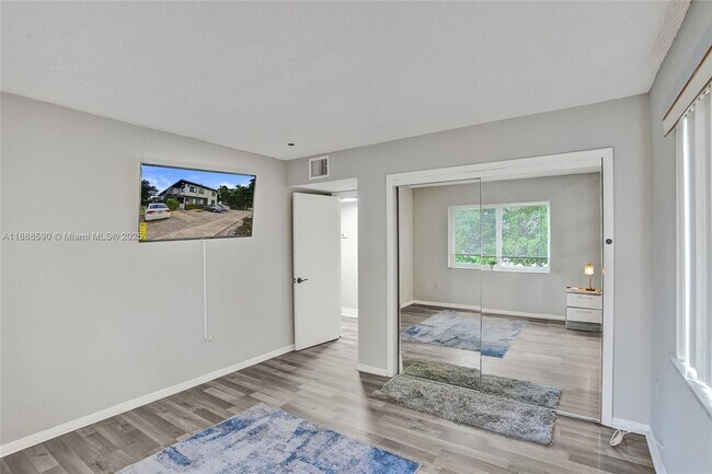 Building Photo - 335 SW 20th St