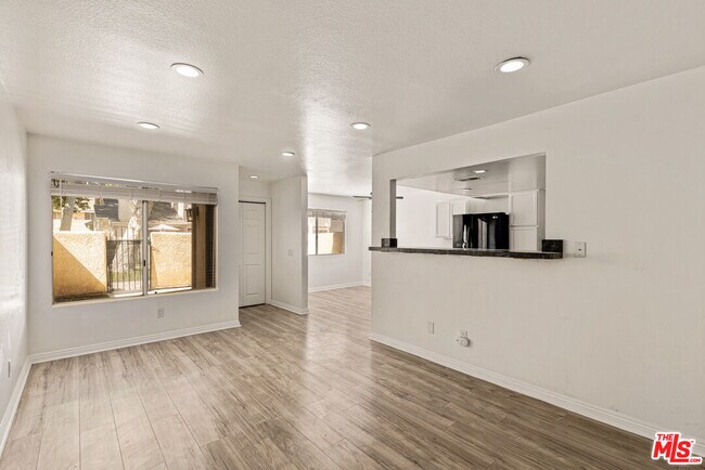 Building Photo - 1836 E Ave J2