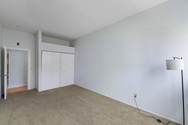 Building Photo - 215 7th St NE
