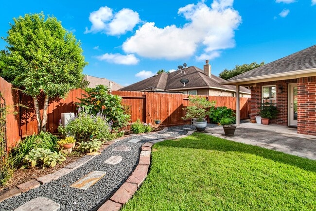 Building Photo - 9226 Fernwillow Dr