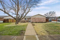 Building Photo - 565 Park Center Blvd