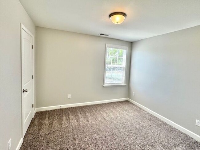 Building Photo - Brand New 4-bdroom 2.5 bath home in Olive ...