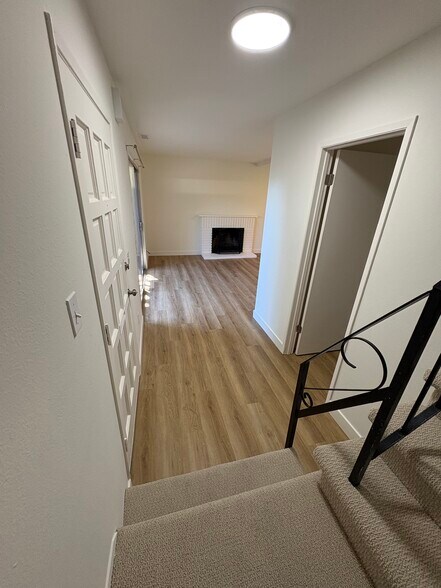 Building Photo - 230 San Andreas Dr