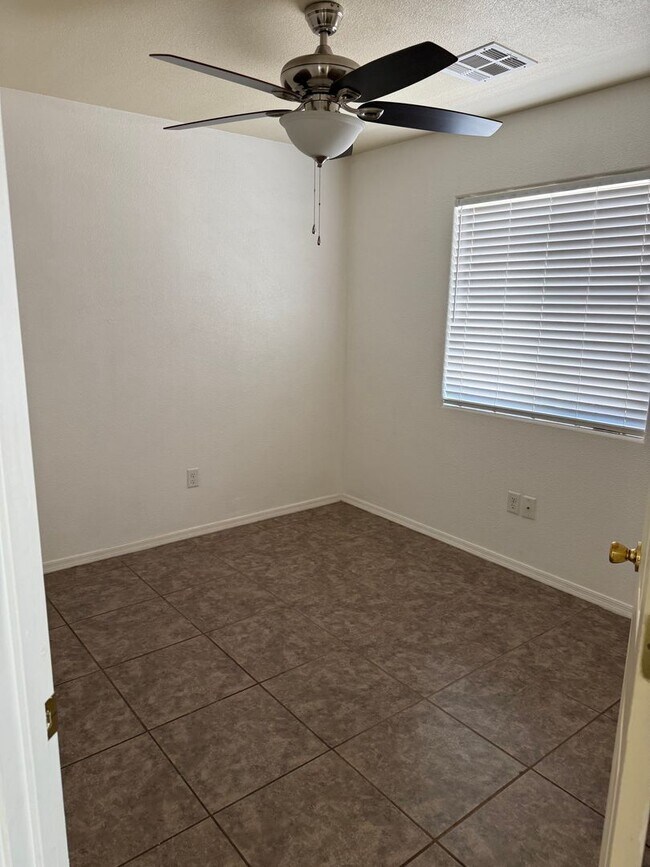 Building Photo - Solar Home for Rent