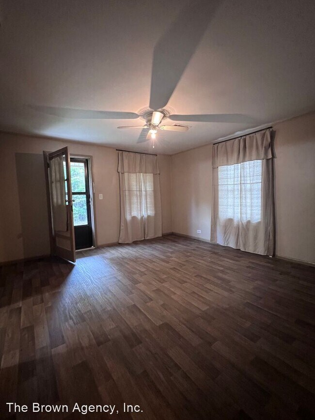 Building Photo - 2 br, 1 bath House - 1215 Connection Rd