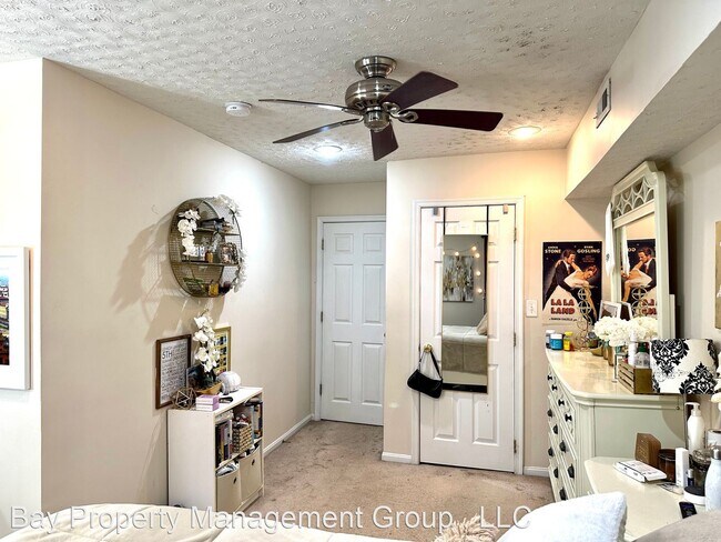 Building Photo - 3 br, 2 bath House - 1123 Race Street