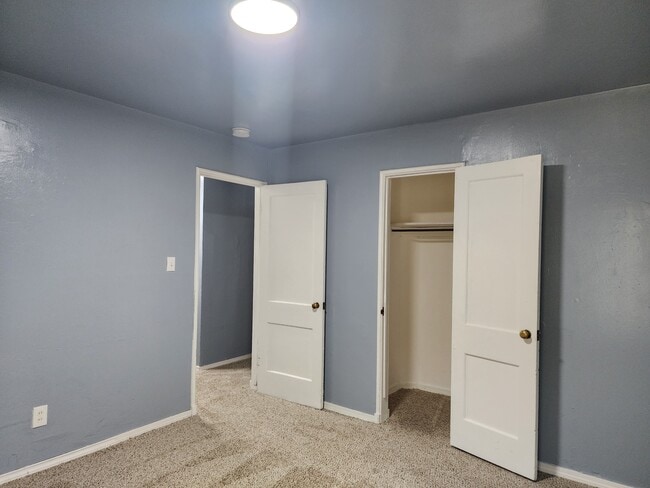 Building Photo - 4213 N Lottie Ave
