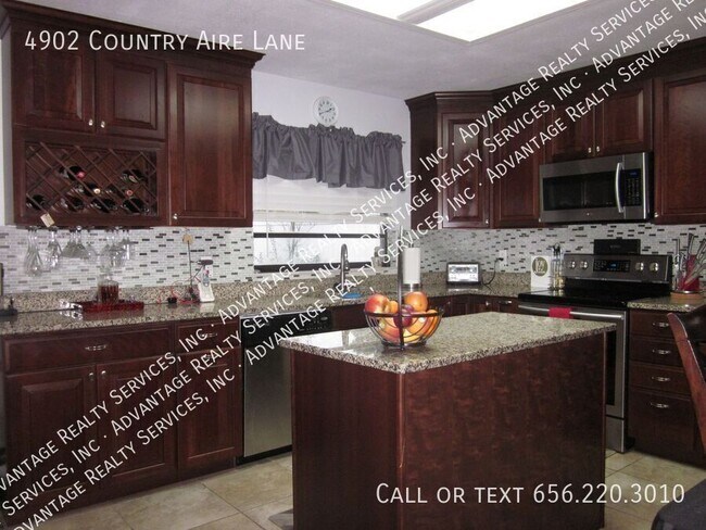 Building Photo - 4902 Country Aire Ln
